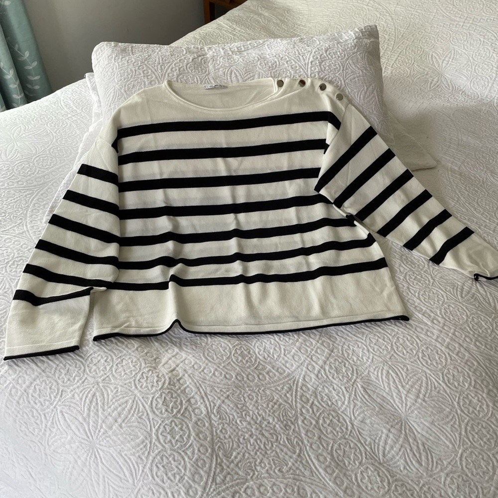 Vilcy Milano Lightweight Sweater/Top